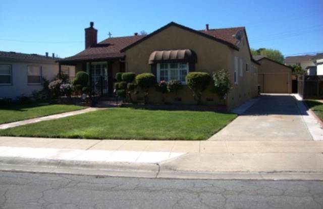 Photo of Coming soon! 3 bedroom 2 bath in Maple Park, South Salinas