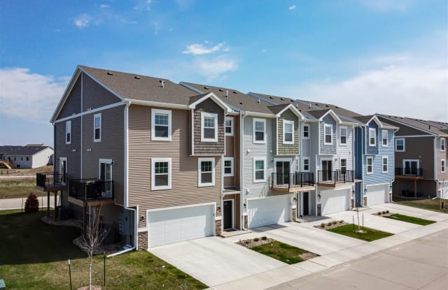 Trestle Crossing Townhomes - Summit - 2522 Northwest Lois Lane, Ankeny, IA 50023