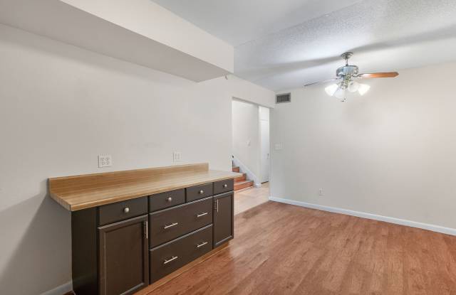 2078 Loma Linda Way N