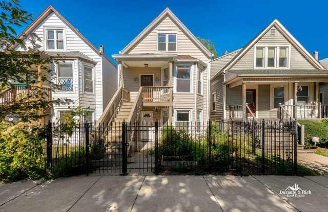 Photo of Albany Park 3++ Bedroom Duplex Has it All