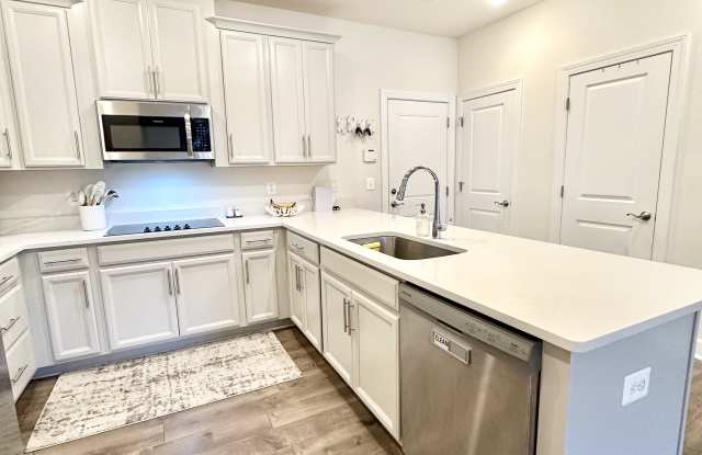 10338 Ratcliffe Trail