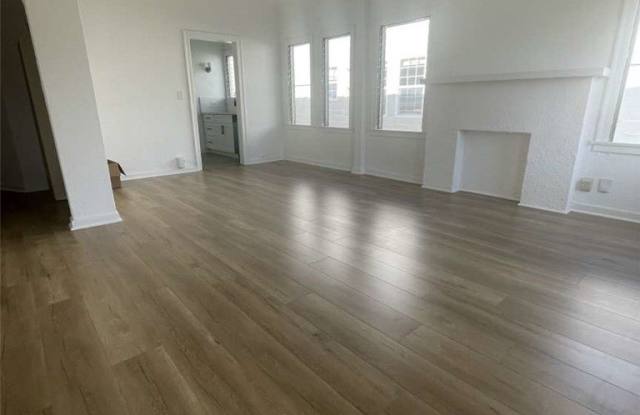 417 N Gardner Street