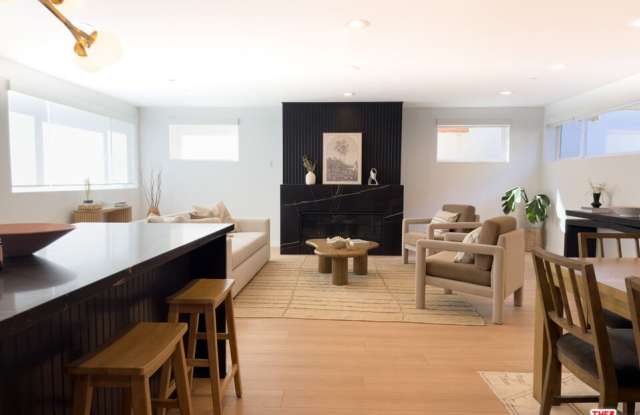 Photo of 2220 Aaron St