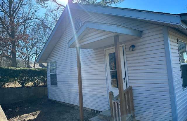 Photo of 3 Bedroom, 2 Bathroom Fayetteville Home, Available March 1st!