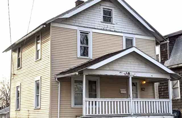 Photo of 3 bed 1 bath single family home for rent $1200