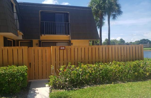 Photo of 1015 10th Way