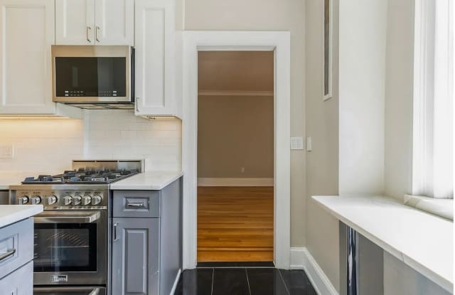 136 E 36th St Apt 9F
