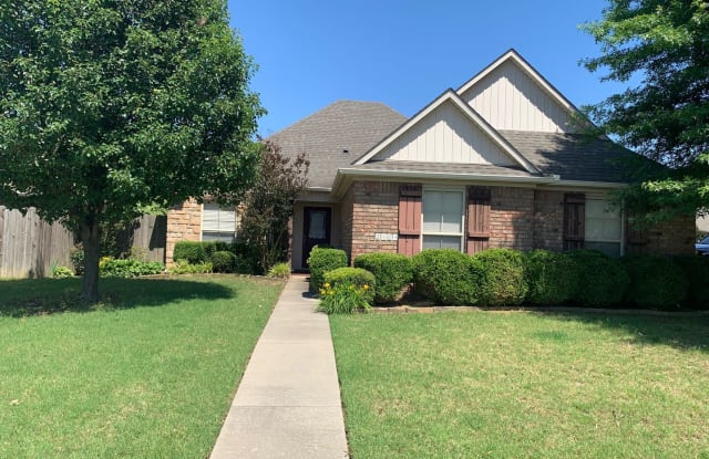 2484 N Surtees Place - 2484 North Surtees Place, Fayetteville, AR 72704