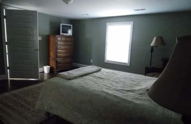 209 Clark Street - Room 1