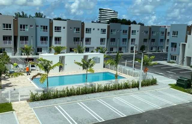 Photo of 2555 NE 193rd St