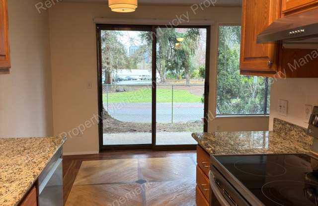 Kirkland Gem! Ground-Floor 1-Bedroom Condo w/2 Parking Spots & Beautiful Fireplace!