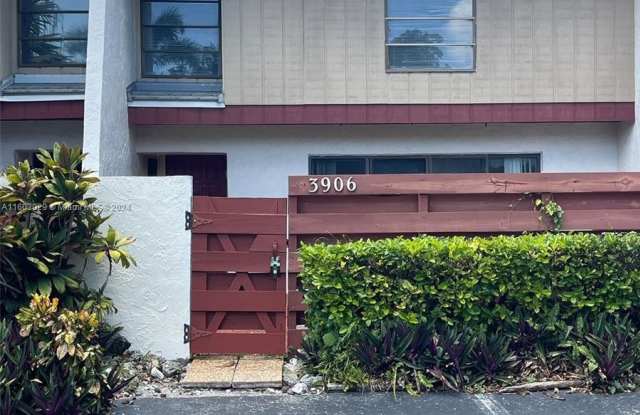 3906 Flamewood Ln