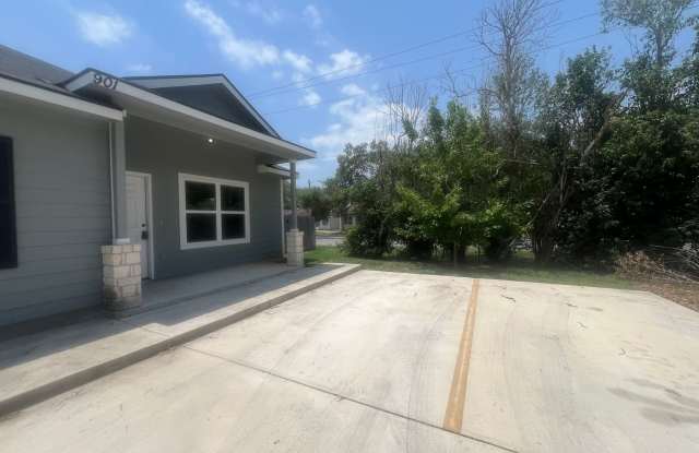 Luxury 3/2 Duplex in Seguin, Texas