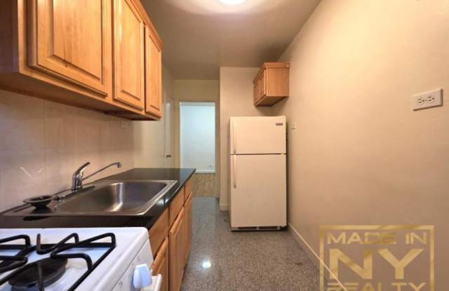 Photo of 140-18 Burden Crescent