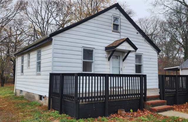 Photo of 239 Commack Road