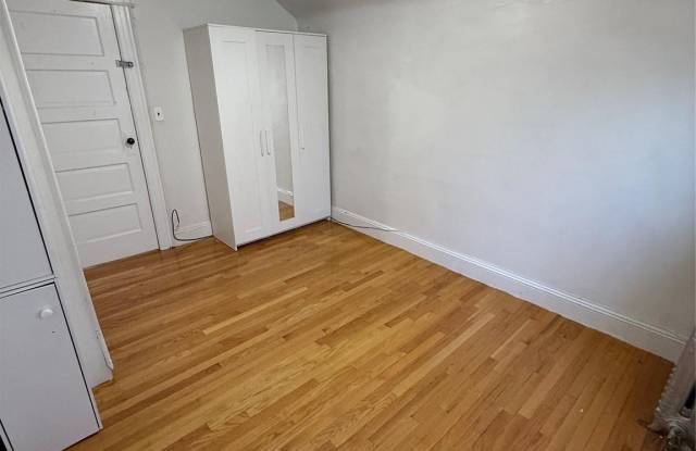 92-40 53 Avenue unit: 3