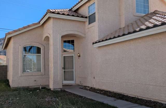 NORTHEAST HOME WITH POOL