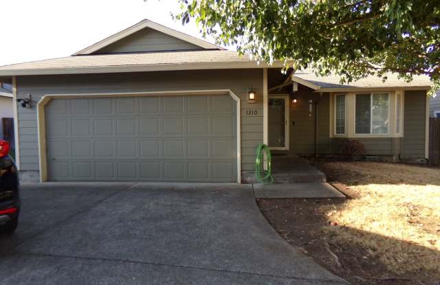 Three Bedroom on quiet cul-de-sac!