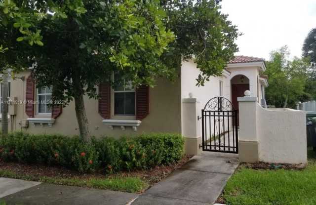 2246 NE 42nd Cir