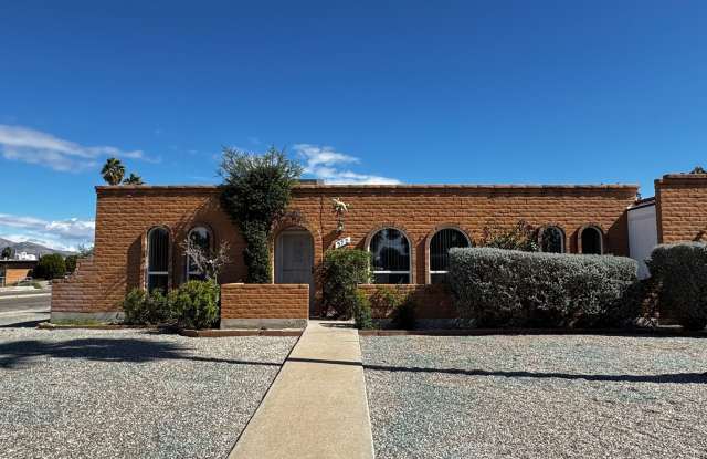 Eastside (Broadway/Harrison) 3 bedroom, 2 bath home, 2 car garage with workshop/storage, a/c and yard!