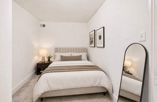 AUGUST 13 Charming 3 Bed Fairmount Home with Central Air, Laundry & Outdoor Spaces