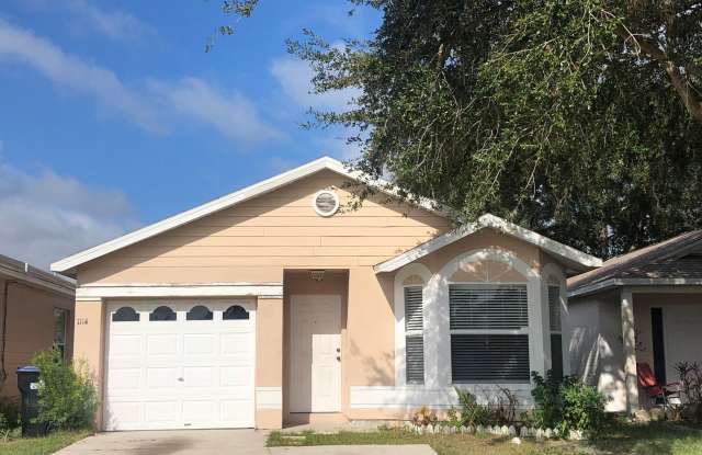 CUTE 3 BED 2 BATH HOME with SINGLE GARAGE IN SOUTHEAST ORLANDO