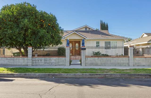 Photo of Spacious Mission Hills Home – Modern Comfort in a Prime Location!