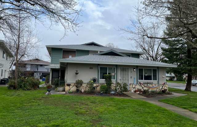 Available Now! Cute Citrus Heights upstairs Condo, 2+1, Garage and community pool - 6220 Longford Drive, Citrus Heights, CA 95621