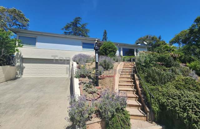 Charming 3 Bed, 2 Bath, 1,888 sqft House in Downtown Concord - Available 3/14 for lease!