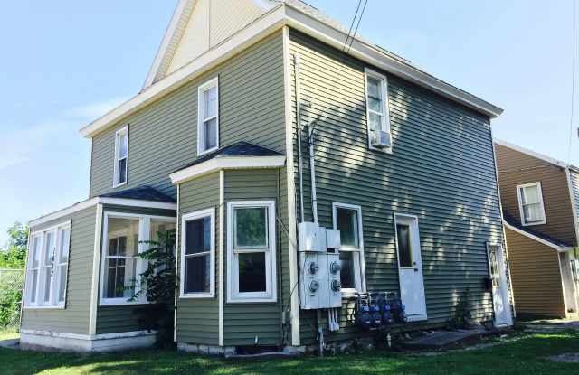 Photo of 1632 Waterloo Rd - Cedar Falls