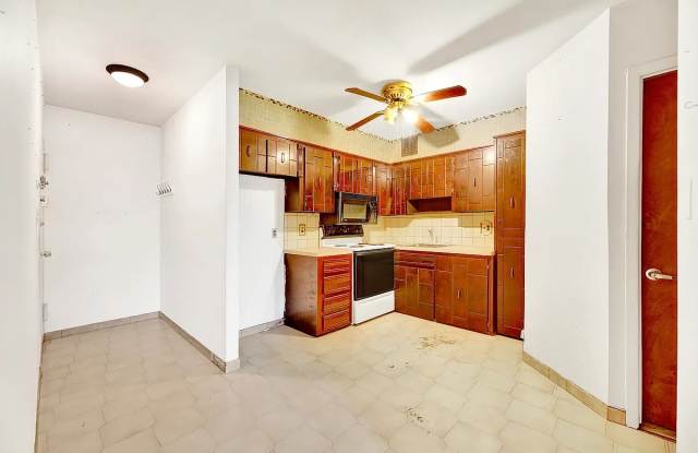 8942 Colonial Rd Apt 1R