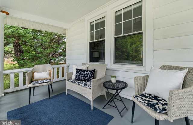 2439 MONROE Street NE