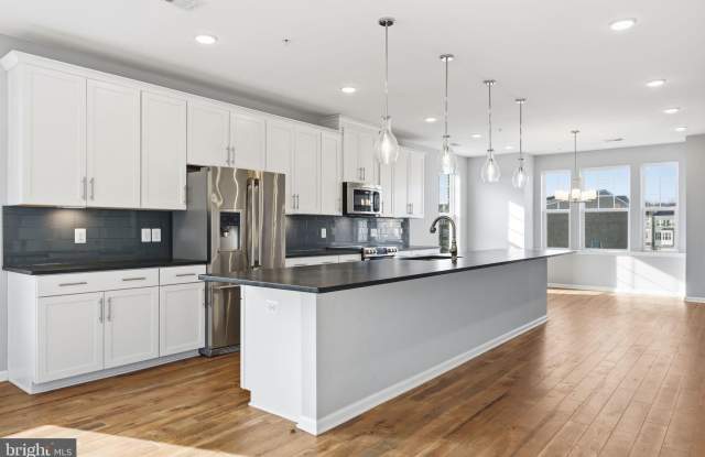 9701 TEALBRIAR Drive unit: 270