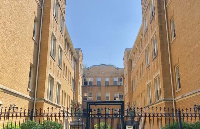 Photo of 1363 W. Greenleaf #2C