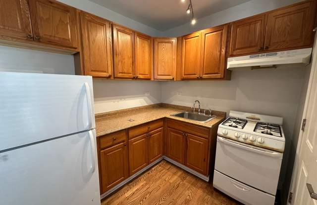 Photo of 7033 N Glenwood Ave