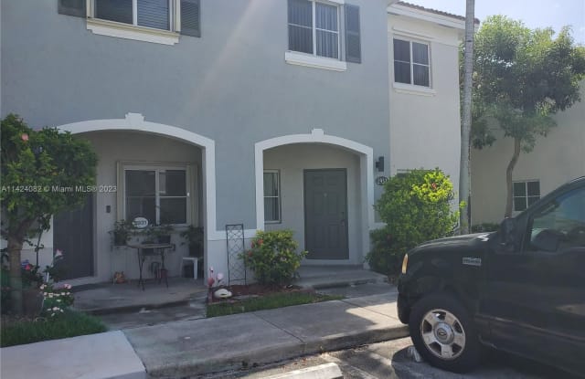 2933 SE 15th Ter - 2933 Southeast 15th Terrace, Homestead, FL 33035