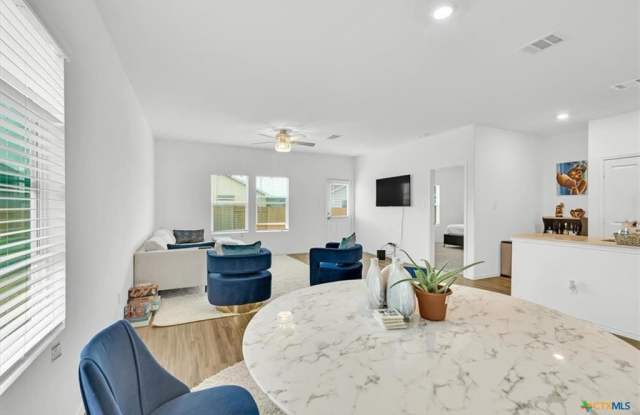1220 Rio Frio Lane