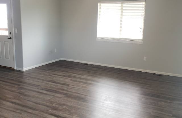 412 North Sioux Boulevard - 12