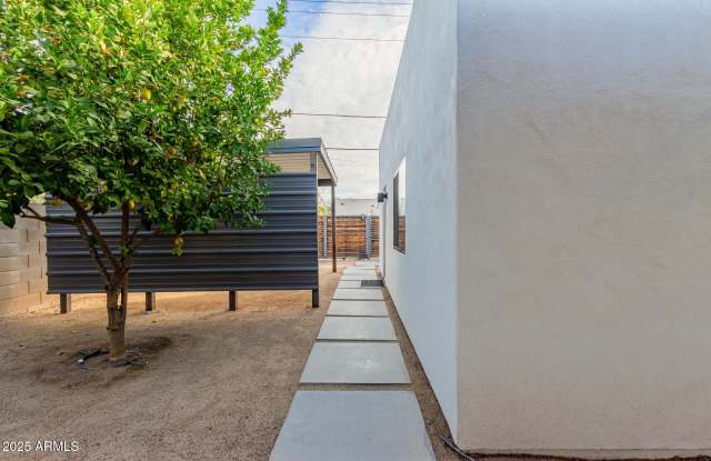 Photo of 2029 N 9TH Street unit: B