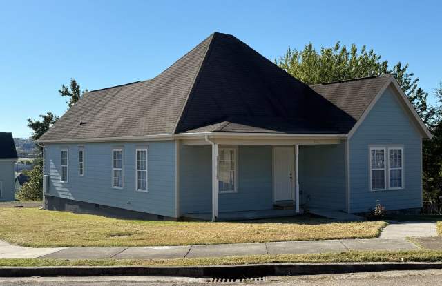 Charming 3 bedroom, 2 bath Home in North Knoxville!