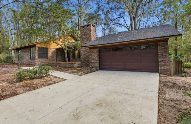 Three-bedroom Two bath with smaller study/fourth bedroom in Haile Plantation