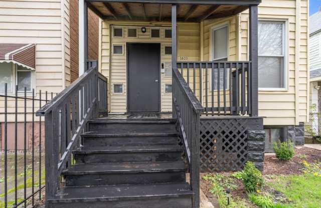 5923 S Loomis Boulevard