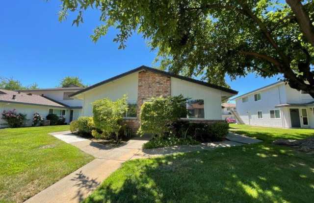 2 Bedroom Condo Walking Distance to Downtown Elk Grove and Elk Grove Park