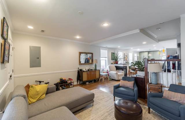 904 Webster St NW