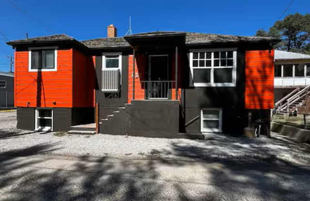 Photo of 432 1/2 Elias Ave