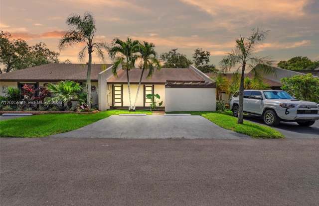 1561 NW 98th Ave