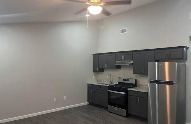 8761 LAWSON Street unit: 3
