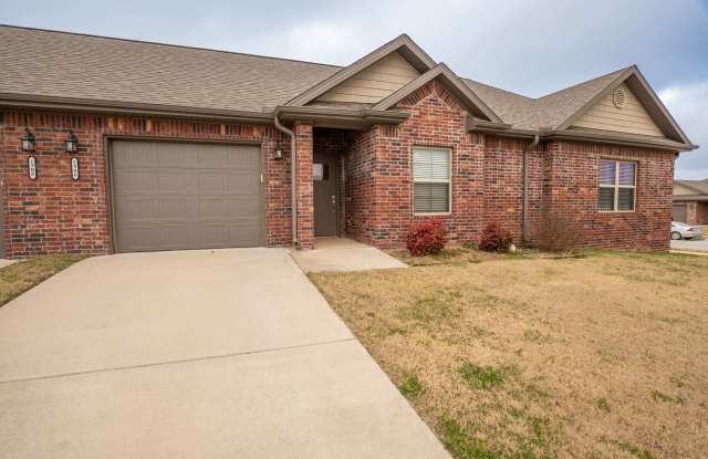 Charming 2 bedroom in Pea Ridge!