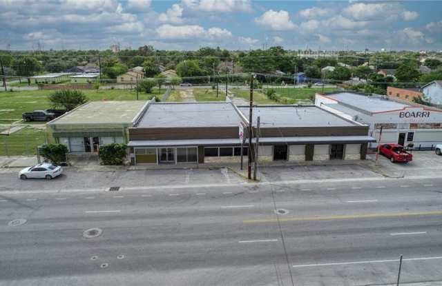 821 S Staples St