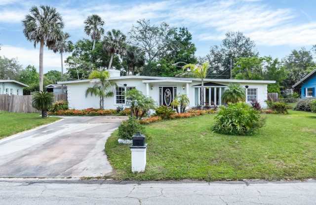 111 W JINKINS CIRCLE